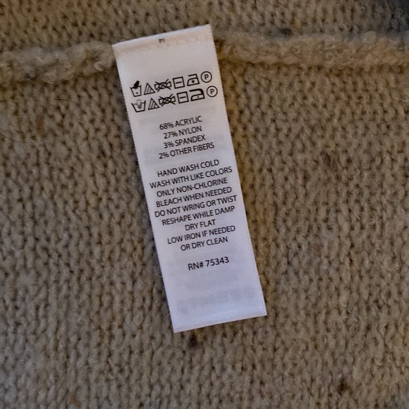 Soft and cozy women’s long knit cardigan, a bit oversized - Picture 5 of 5